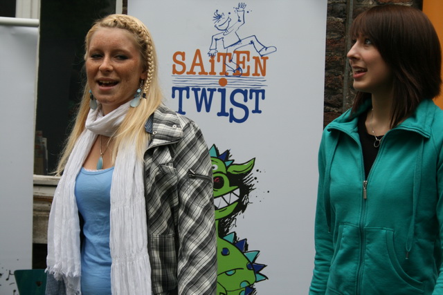 gal/2010/2010 Saitentwist Schmitz Werden Buchhandlung 12.Juni/2010 Saitentwist Buchhandlung Schmitz Essen Werden 12.JUni 019.jpg